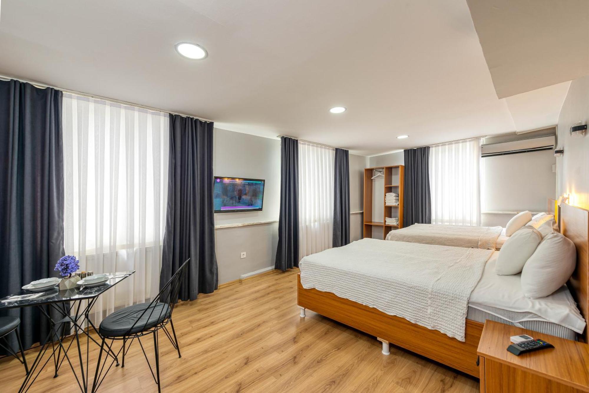 Pio Hotel *