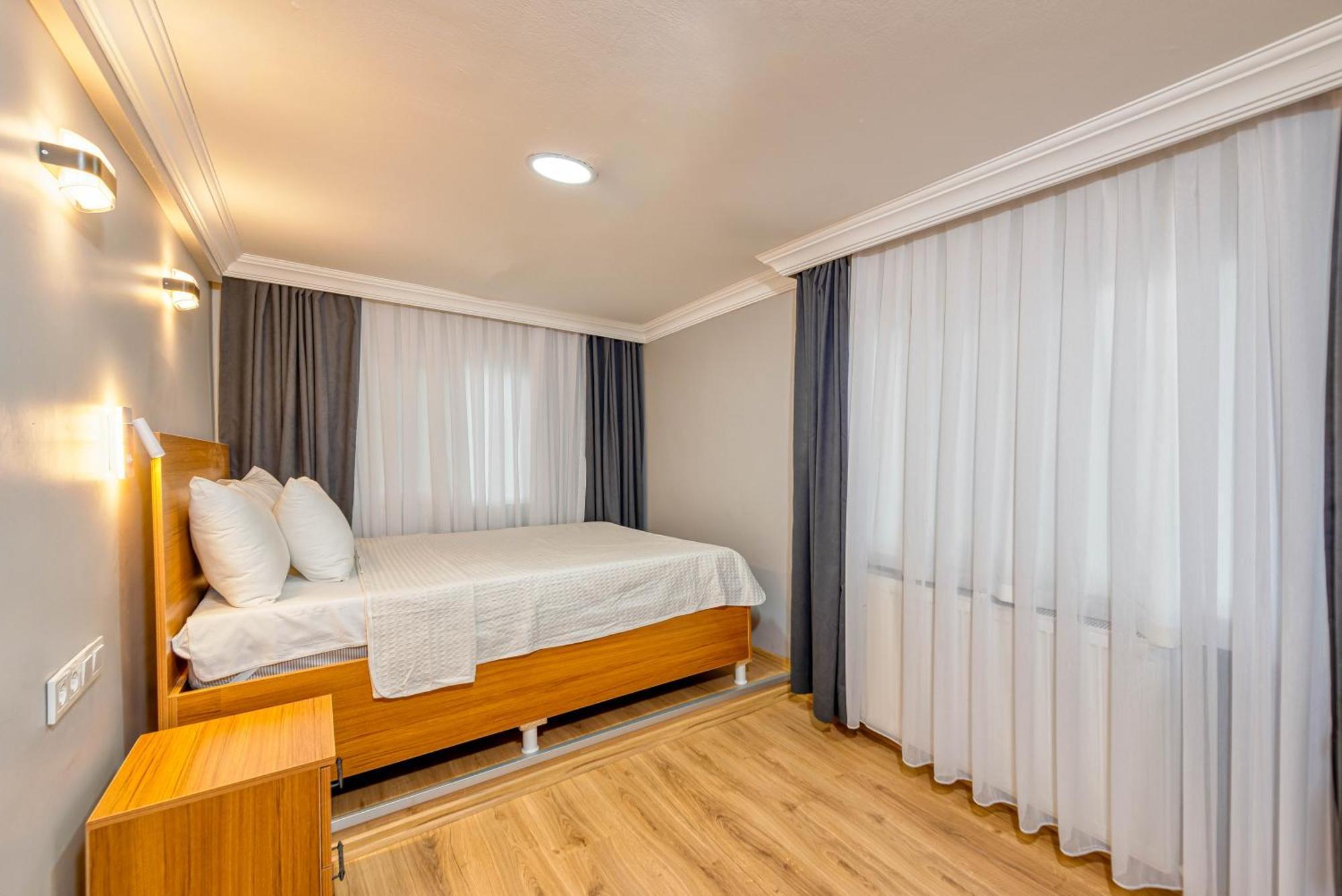 Pio Hotel *