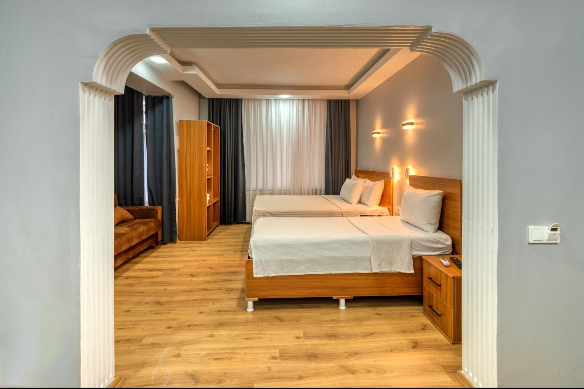Pio Hotel *