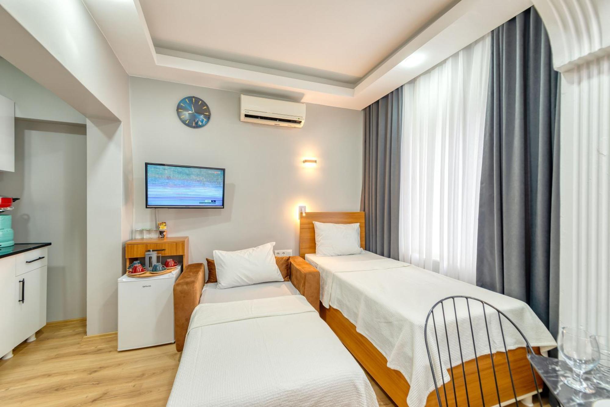 Pio Hotel *